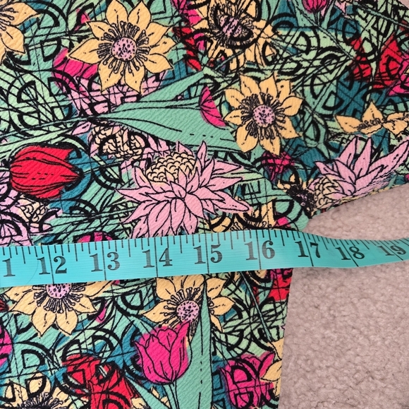 LULA ROE Floral Multicolor SHort Sleeve Midi Dress With Pockets. Size Small - Picture 11 of 13